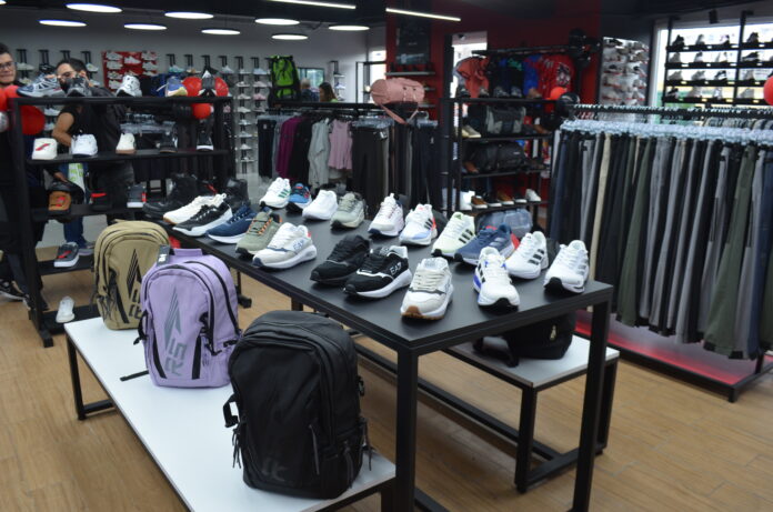 Con variedad de artículos deportivos y casuales Inauguró Galaxy Max